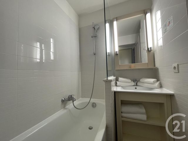 Appartement T2 à vendre - 2 pièces - 22,43 m2 - Grimaud - 83 - PROVENCE-ALPES-COTE-D-AZUR