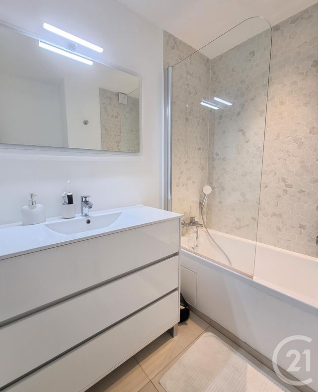 Appartement F3 à vendre - 3 pièces - 65,84 m2 - ST TROPEZ - 83 - PROVENCE-ALPES-COTE-D-AZUR Appartement F3 à vendre - 3 pièces - 65,84 m2 - ST TROPEZ - 83 - PROVENCE-ALPES-COTE-D-AZUR