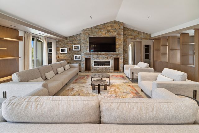 Maison à vendre - 15 pièces - 580 m2 - Grimaud - 83 - PROVENCE-ALPES-COTE-D-AZUR