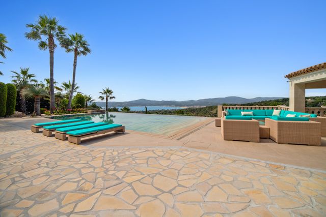 Maison à vendre - 15 pièces - 580 m2 - Grimaud - 83 - PROVENCE-ALPES-COTE-D-AZUR