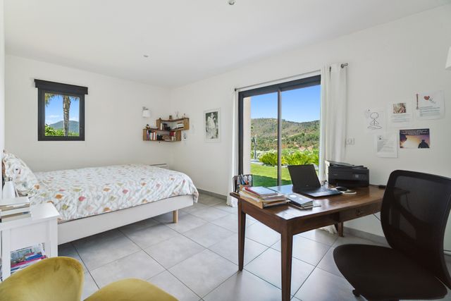 Maison à vendre - 5 pièces - 185 m2 - Cogolin - 83 - PROVENCE-ALPES-COTE-D-AZUR