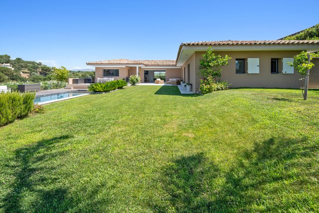 Maison à vendre - 5 pièces - 185 m2 - Cogolin - 83 - PROVENCE-ALPES-COTE-D-AZUR