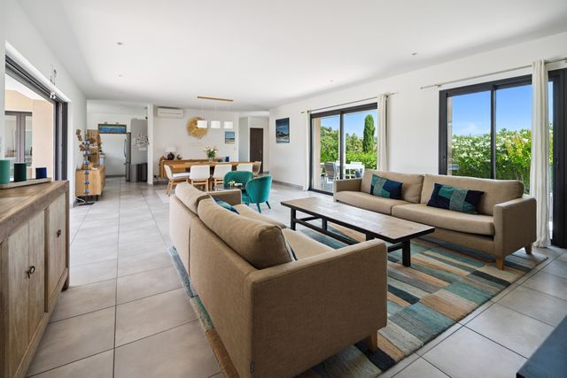 Maison à vendre - 5 pièces - 185 m2 - Cogolin - 83 - PROVENCE-ALPES-COTE-D-AZUR