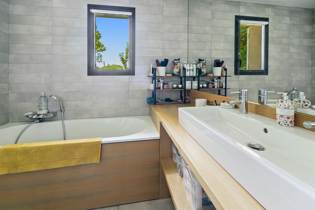 Maison à vendre - 5 pièces - 185 m2 - Cogolin - 83 - PROVENCE-ALPES-COTE-D-AZUR