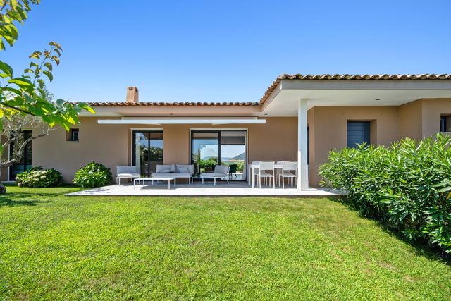 Maison à vendre - 5 pièces - 185 m2 - Cogolin - 83 - PROVENCE-ALPES-COTE-D-AZUR