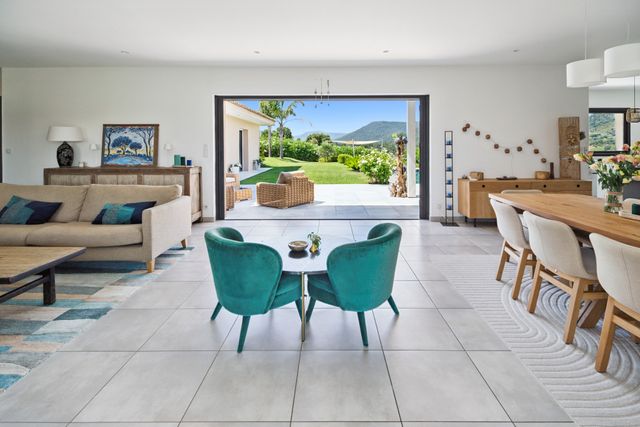 Maison à vendre - 5 pièces - 185 m2 - Cogolin - 83 - PROVENCE-ALPES-COTE-D-AZUR