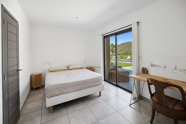 Maison à vendre - 5 pièces - 185 m2 - Cogolin - 83 - PROVENCE-ALPES-COTE-D-AZUR