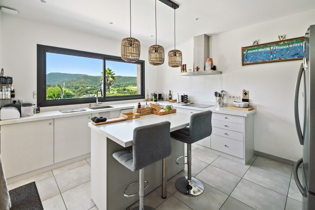 Maison à vendre - 5 pièces - 185 m2 - Cogolin - 83 - PROVENCE-ALPES-COTE-D-AZUR